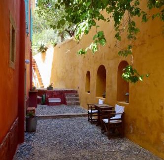 Leros Apartment | Color Suites