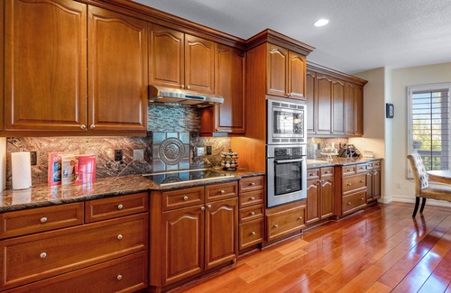 Aurora House | Colorado Lux Peace & Love (Top 2 Floors ONLY): Spacious & Cozy Scenic Views, Luxury, Pool Table