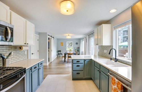 Mountain View District House | Colorful Bend Home w/Yard & Fire Pit!