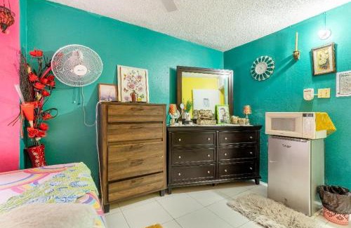 Montego Bay House | Colorful Private Room Oasis