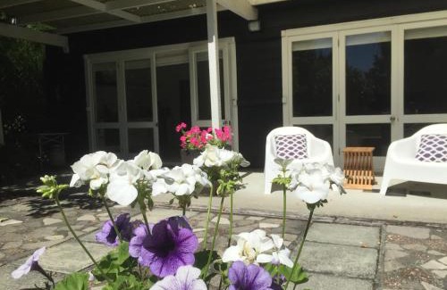 Tawharanui Apartment | Columbus Cottage at 144 on Jones
