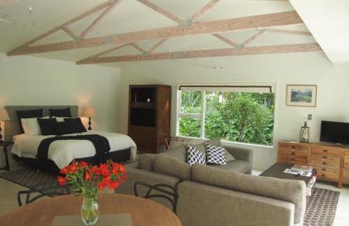 Tawharanui Apartment | Columbus Cottage at 144 on Jones