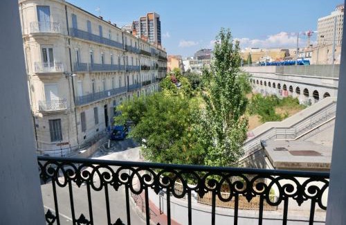 Gares Apartment | Comédie ST-Roch - T2 - Hypercentre Gare - CLIM & NETFLIX