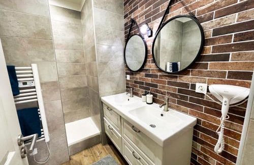Gares Apartment | Comédie ST-Roch - T2 - Hypercentre Gare - CLIM & NETFLIX