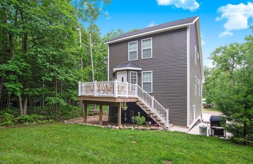Mears House | Come and enjoy a retreat along the shoreline between Silver Lake and Pentwater!