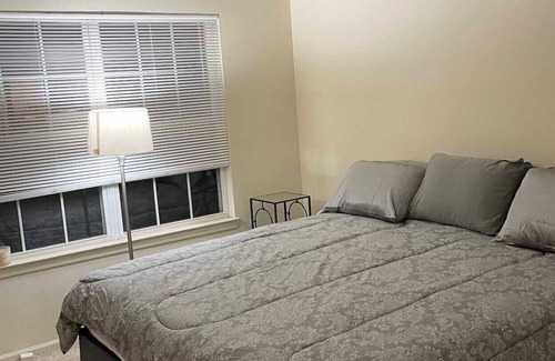 Drayton Plains House | Come Escape In this Cozy Luxury Townhouse