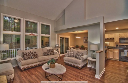 Lake Harmony House | Come get cozy! Hiking and leaf peeping season is here!