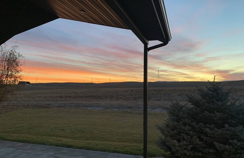 American Falls House | Come relax in our spacious home with spectacular views!