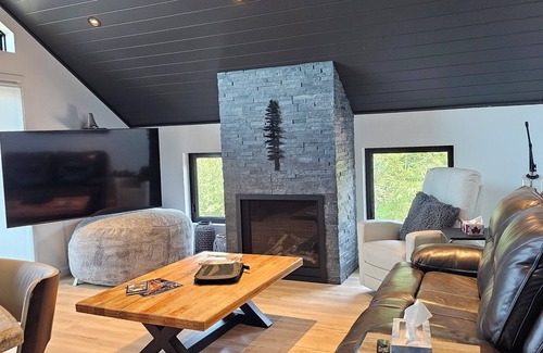 Utterson Apartment | Come See the Fall Colors n2 Bedroom Executive Apartment in Utterson