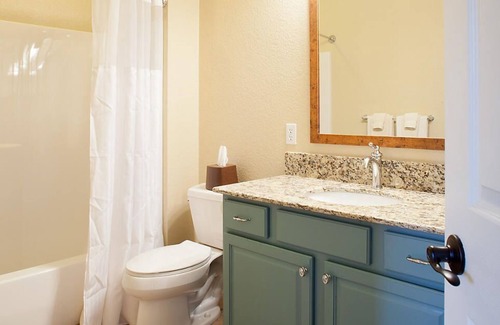 Boyne Falls Resort | Come Ski at our Boyne Mountain Resort w/seasonal pool, indoor hot tub, gym & game room