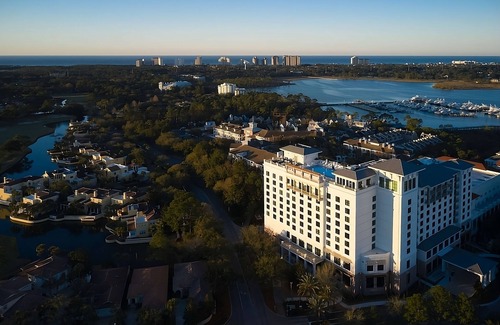 Baytowne Wharf Apartment | Comfort and Convenience! 3 Relaxing Units, Pets Allowed, Near SunQuest Cruises!