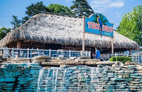 Osage Beach Hotel | Comfort and Convenience! Free Parking, Pool, Near Main Street Music Hall