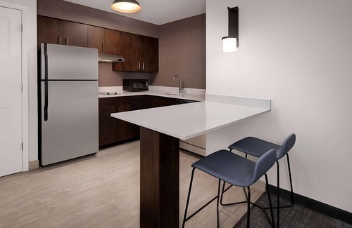 Alpharetta Resort | Comfort and Convenience! Spacious Suite with Kitchen, Free Grab & Go Breakfast!