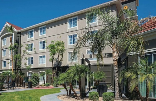 Ahwatukee Foothills House | Comfort and Convenience! Free Onsite Parking, Pets Allowed, Free Breakfast
