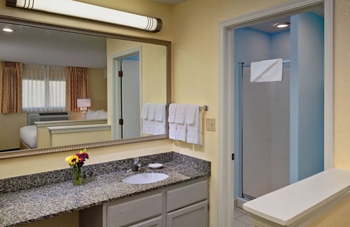 Tucson Hotel | Comfort and Convenience! Pet-Friendly Stay w/Free Breakfast & Pool Access!