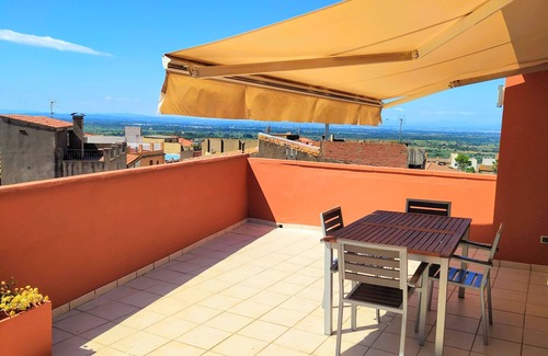 Palau-Saverdera Apartment | Comfort and Excellent Views on the Costa Brava