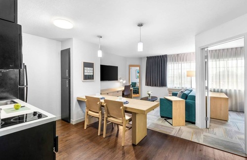 East Congress Hotel | Comfort and Relaxation! 3 Convenient Units, Pet-Friendly, Near O Henry Museum