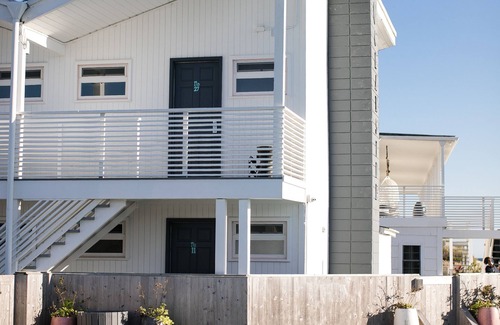 Montauk Hotel | Comfort and Relaxation! 3 Convenient Units, Beachfront Property, Onsite Pool