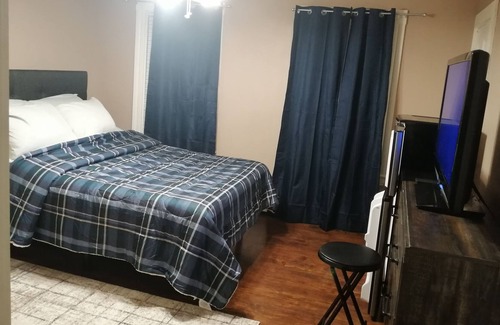 Quincy House | Comfort away from home -4mins walk to Quincy Adam t/station & 0 sec to b/stop