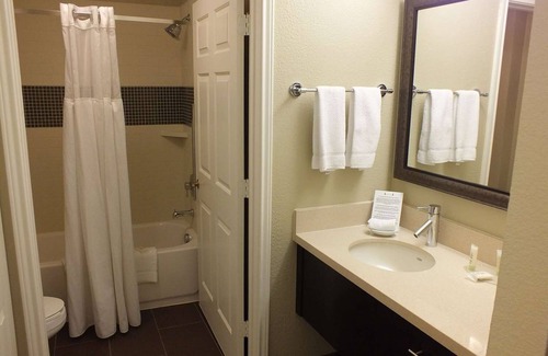 Las Colinas Hotel | Comfort & Convenience! w/Fully-equipped Kitchen, Parking & Gym!