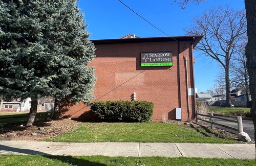 Lansing Apartment | Comfort for Medical Travelers – Laundry in Unit + Easy Commute