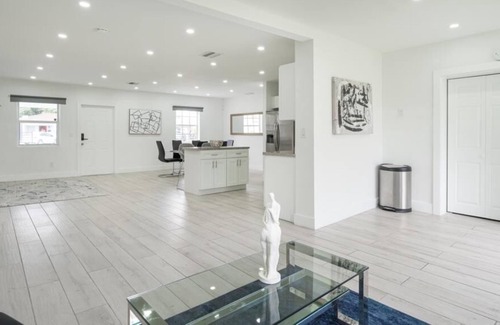 Westchester House | Comfort house with 4 bedrooms and 4 full bathrooms, spacious backyard with BBQ