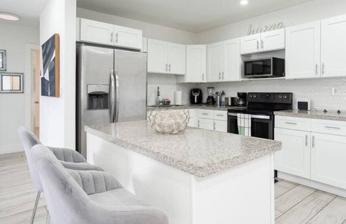 Westchester House | Comfort house with 4 bedrooms and 4 full bathrooms, spacious backyard with BBQ