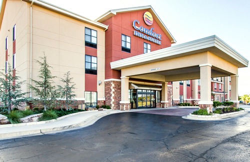 Shawnee Hotel | Comfort Inn & Suites Shawnee North Near I-40