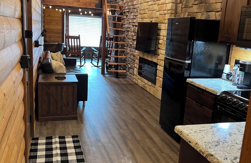 Sabetha Apartment | Comfort Loft Cabin with Kitchen!