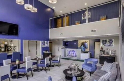 Lexington Hotel | Comfort Meets Affordability, Free Breakfast, Free Parking, Onsite Pool