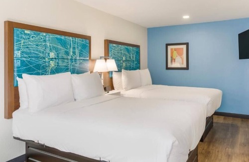 Merry Oaks Apartment | Comfort Meets Affordability! Onsite Swimming Pool, Complimentary Breakfast