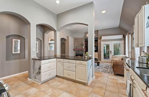 Forest Ridge Apartment | Comfort Stay near Dell Diamond & Kalahari