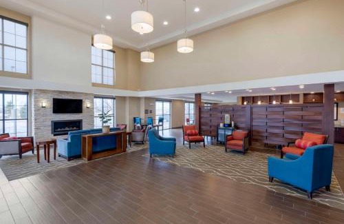 Worthington Hotel | Comfort Suites & Conference Center