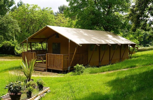 Le Buisson-de-Cadouin Cottage | Comfortable cottage in beautiful estate with swimming pool
