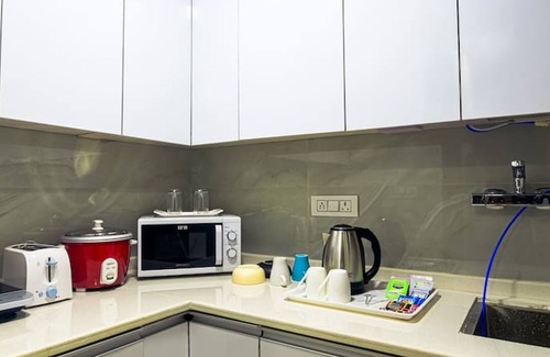 Gurugram Apartment | Comfortable 1 Bhk Serviced Apartment w Hill View