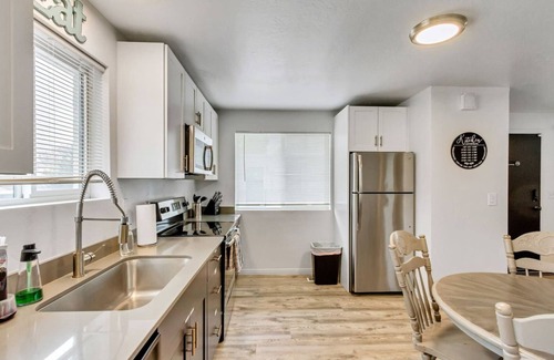 Sugar House Apartment | Comfortable 2BR Apt - Heart of Sugarhouse