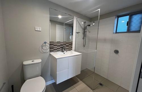 Coopers Plains Apartment | Comfortable 2BR Getaway in Cooper Plains with Parking