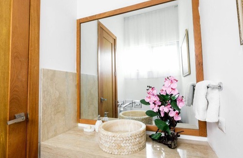 Punta Cana Village House | COMFORTABLE 3 BEDROOM HOUSE WITH LARGE COMMON SPACES & WONDERFUL SWIMMING POOL.
