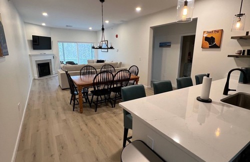 Lincoln Ski Chalet | Comfortable 3-bedroom new construction condo minutes from Loon Mtn & Lincoln.