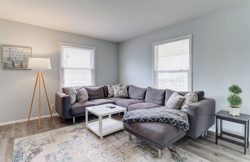 Waukesha House | Comfortable 3 Bedroom with King bed in Waukesha