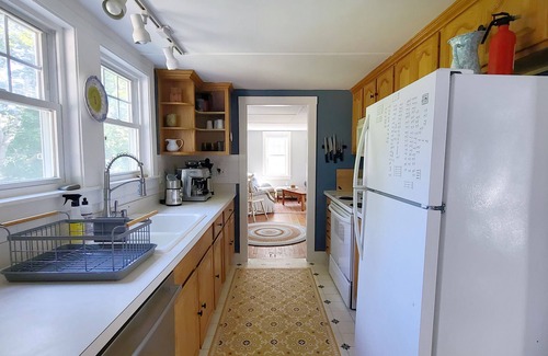 Wellfleet House | Comfortable 3BD-A/C, , Enclosed Outdoor Shower, Walk to Town, Pier & Mayo Beach
