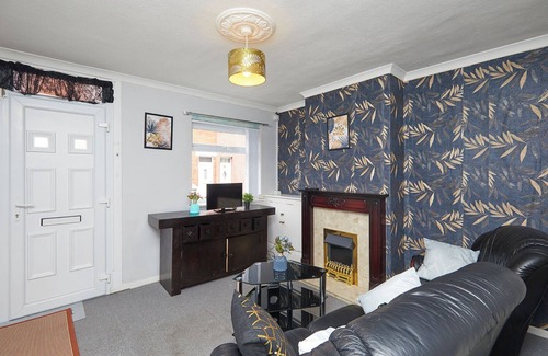 Hucknall House | Comfortable 4-Bed House in Hucknall, Nottingham