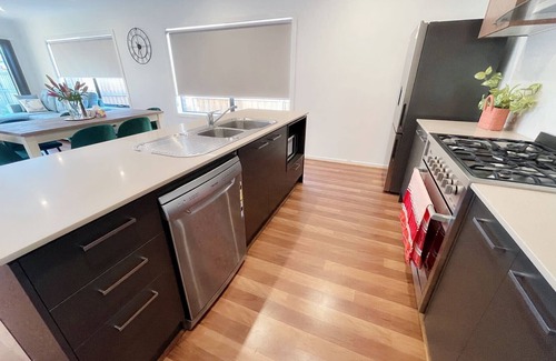 Point Cook House | Comfortable 4 bedroom house in Point Cook