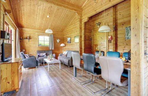 Gramsbergen House | Comfortable 6-person bungalow with dishwasher, washing machine, and covered veranda near Gramsbergen at lively park ’t Hooge Holt.