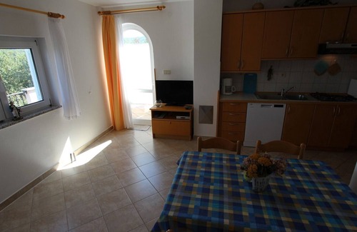 Tribulje Apartment | Comfortable and economical apartment with private parking on the island of Krk