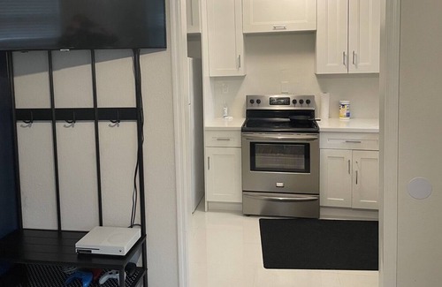 West Little River Apartment | Comfortable and safe condo 15 minutes from beach.