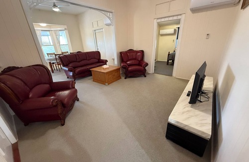 Bowen House | Comfortable and safety Queenslander home stay