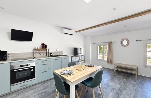 Anglade Apartment | Comfortable apartment in the heart of Blayais, ideal for workers and travellers
