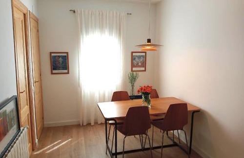 El Poble-sec Apartment | Comfortable apartment. Very central and quiet.