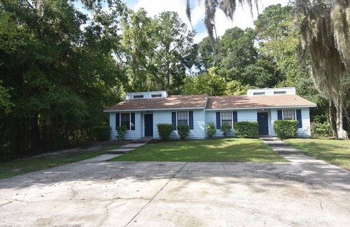 Kings Bay House | Comfortable Coastal 2 BDRM home - 5 mins to downto